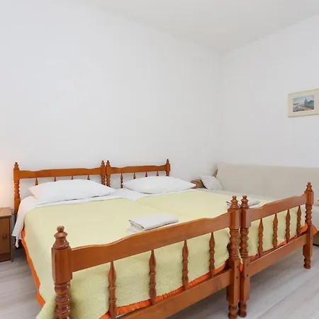 Apartman Apartments With A Parking Space Omis - 10351 Omis